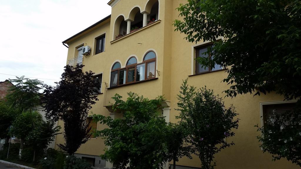 Moonlight Central Apartments Oradea Quarto foto